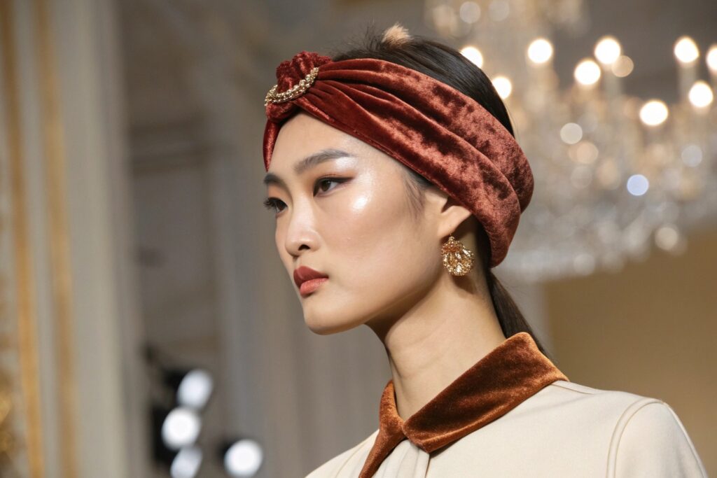 Elegant Velvet Headband Look - Fumao