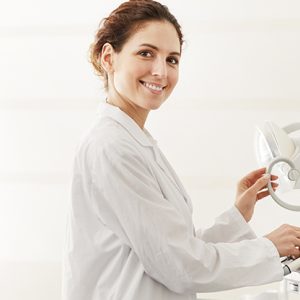 female-dentist-GQYTKS4-1.jpg